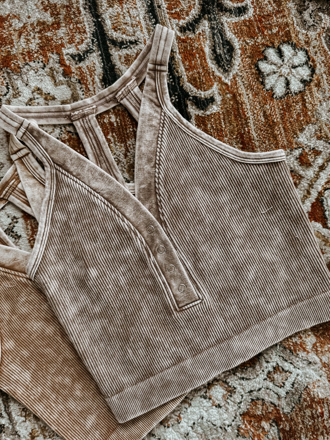 Mineral Ribbed Button Crop Tank Top (MOCHA)