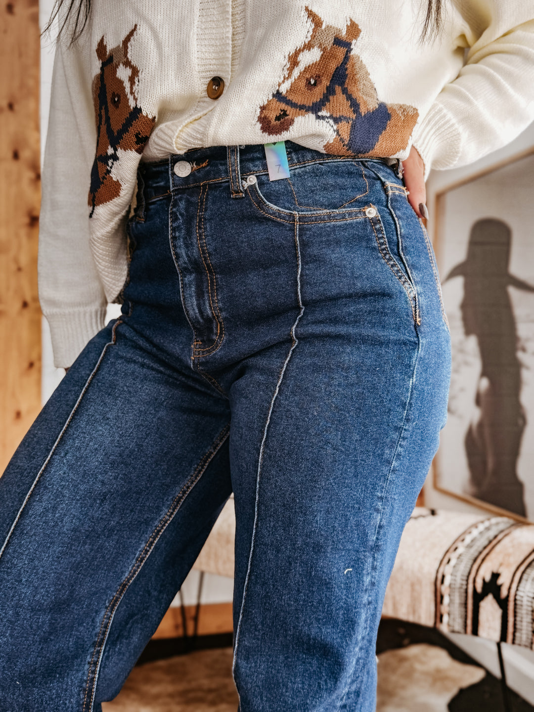 Calça jeans larga com cintura alta e bainha dobrada - lavagem escura