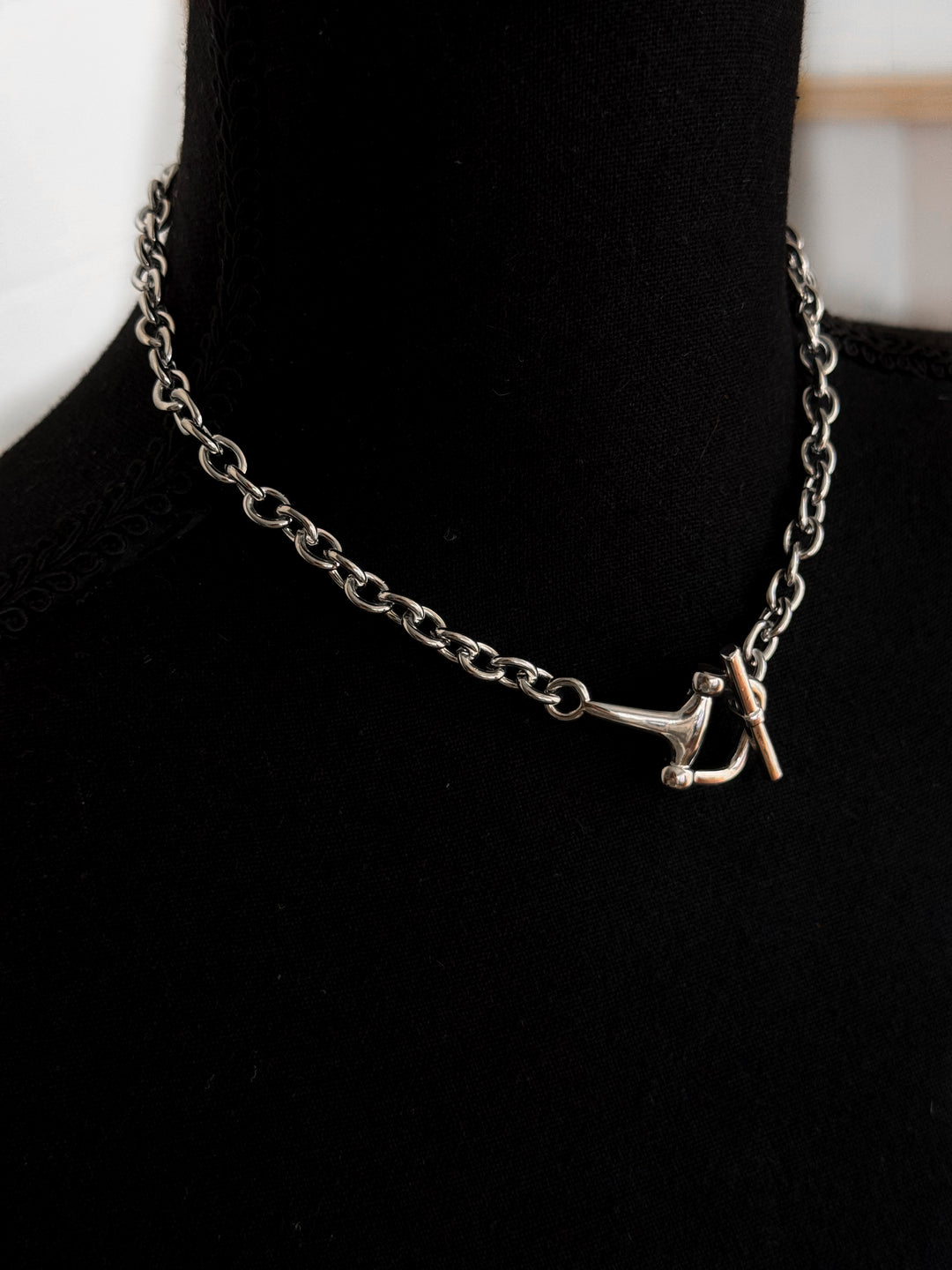 Horsebit Toggle Necklace - Silver