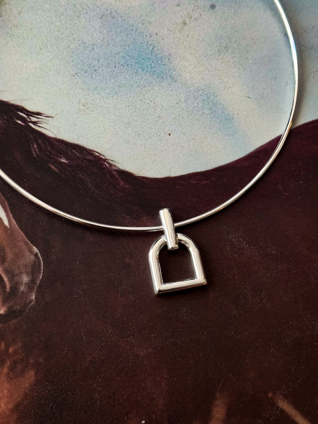 Stirrup Pendant Choker - Gold