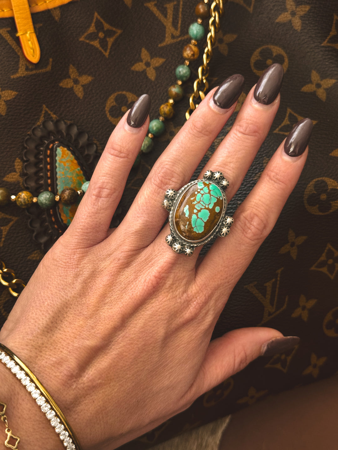 Anillo llamativo de plata de ley y turquesa navajo de Sheila Tso