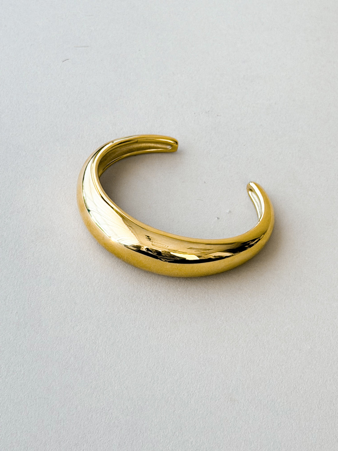 Glossy Cuff Bangle – 18K Gold Plated Stainless Steel