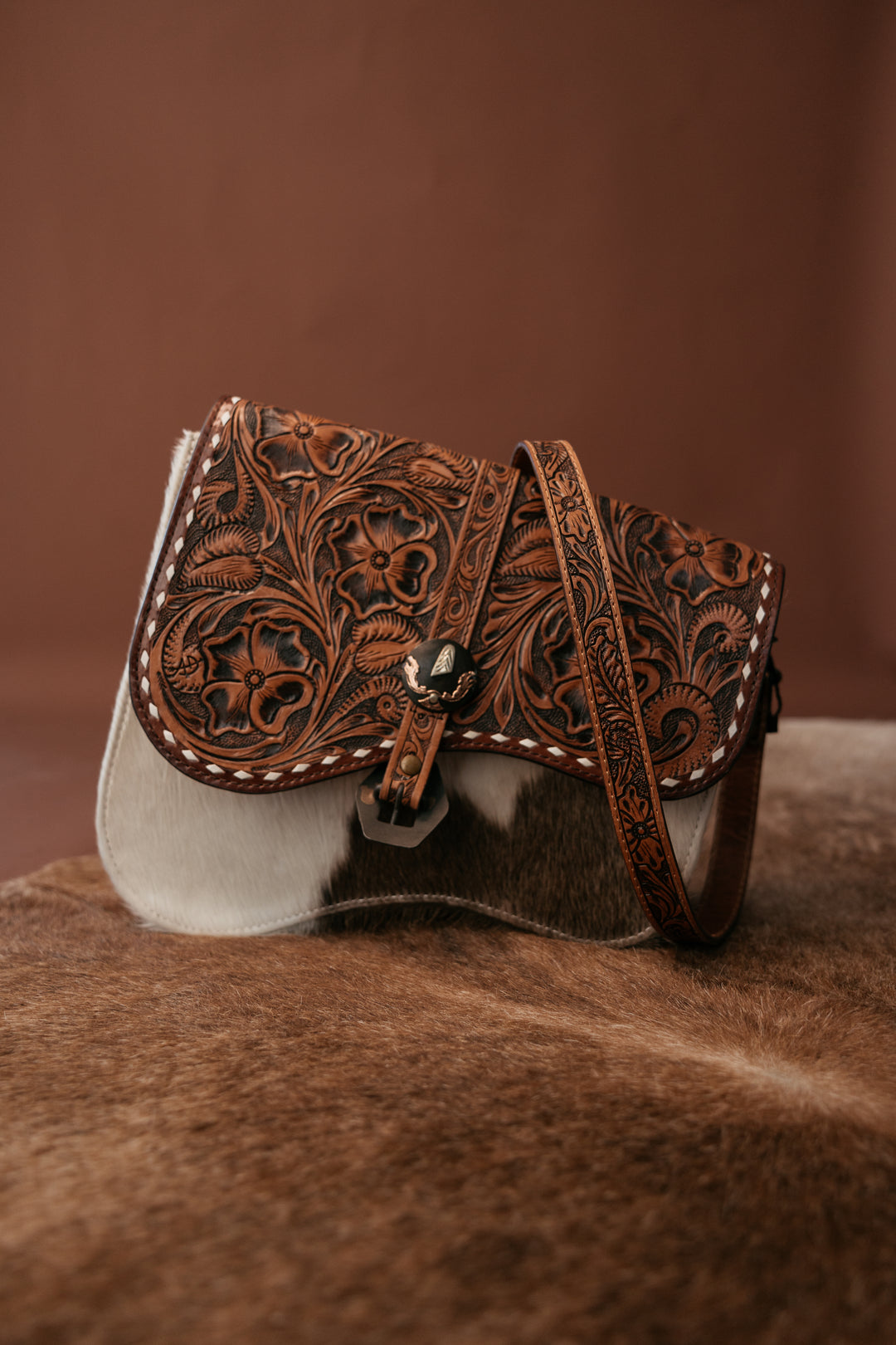 Bolsa transversal de couro de vaca com ferramentas ocidentais