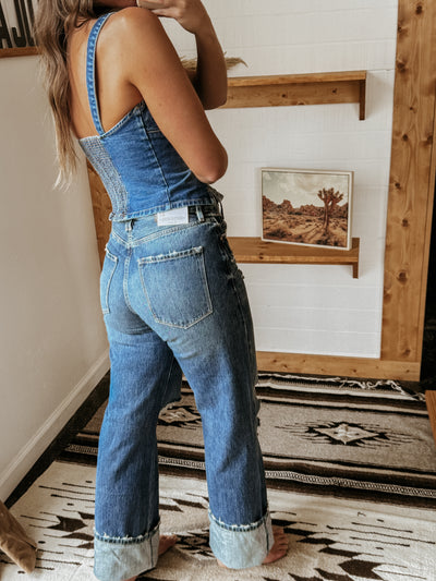 Los jeans desgastados de tiro alto de los años 90