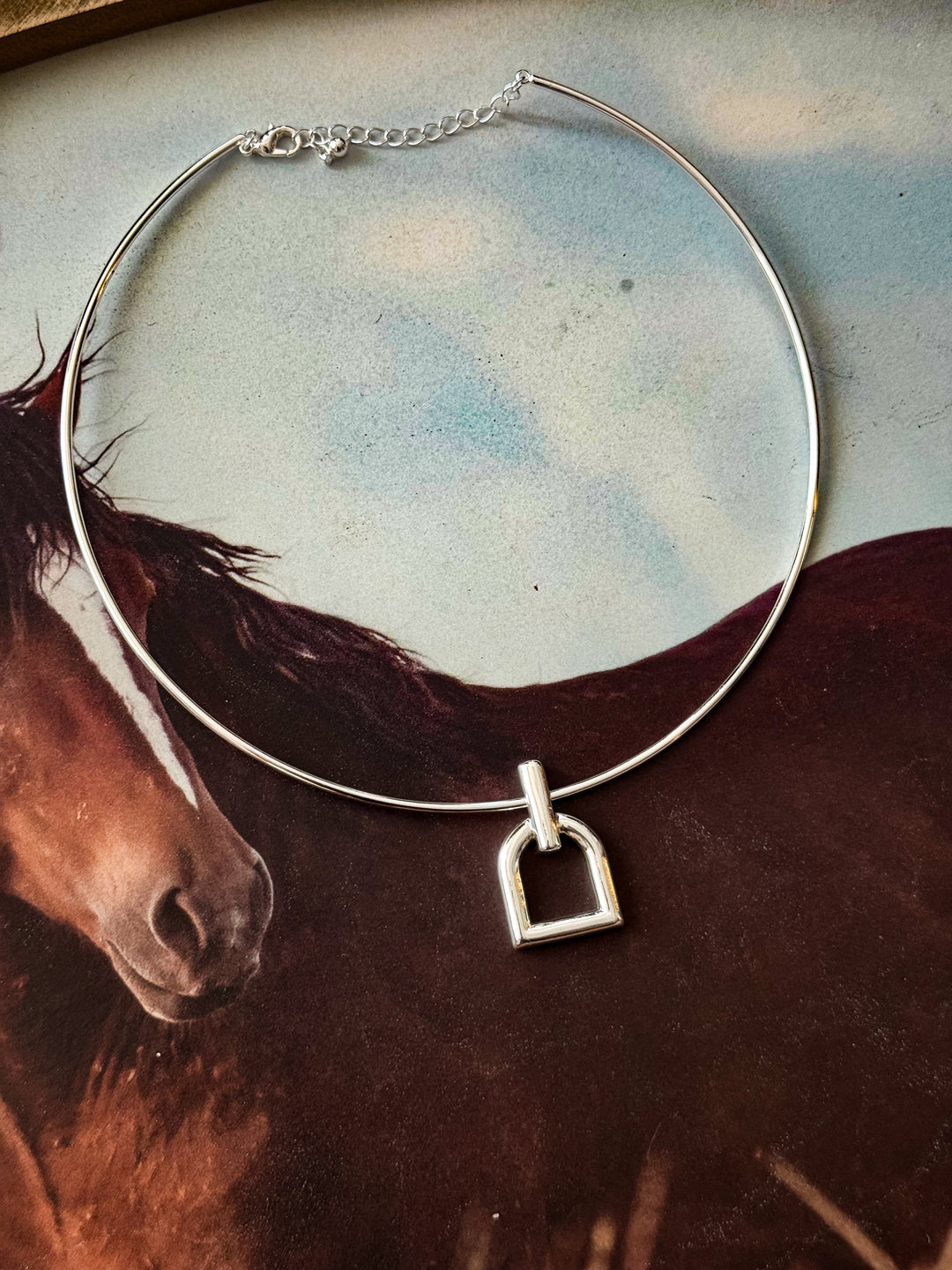 Stirrup Pendant Choker - Gold