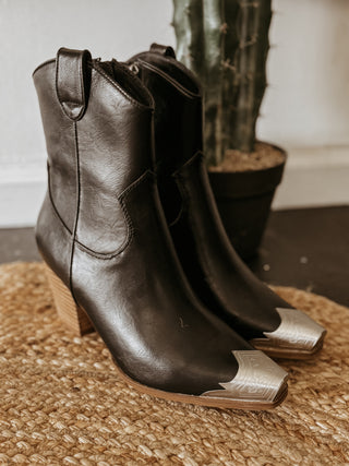 The Western Metal Toe Bootie (Blk)