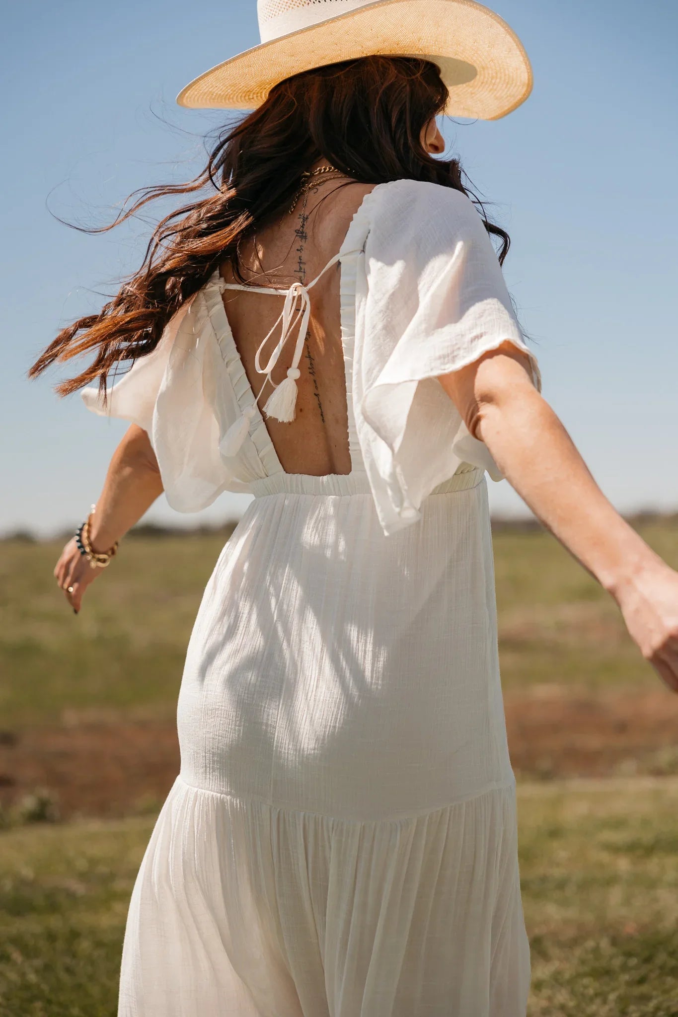 Ivory Flutter Sleeve Tiered Maxi Dress M Ivory Flutter Sleeve Tiered Maxi Dress M