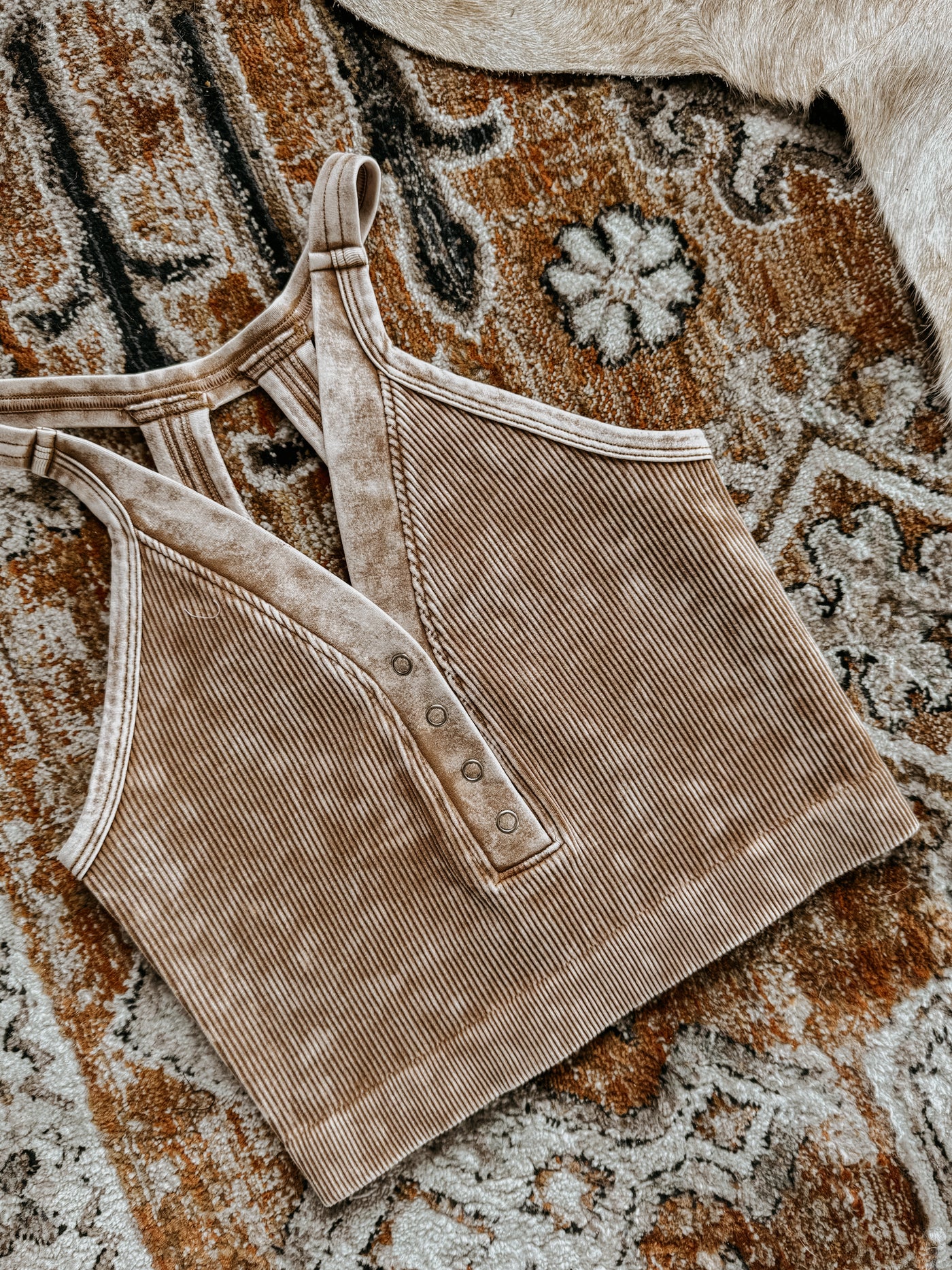 Mineral Ribbed Button Crop Tank Top (DEEP CAMEL)