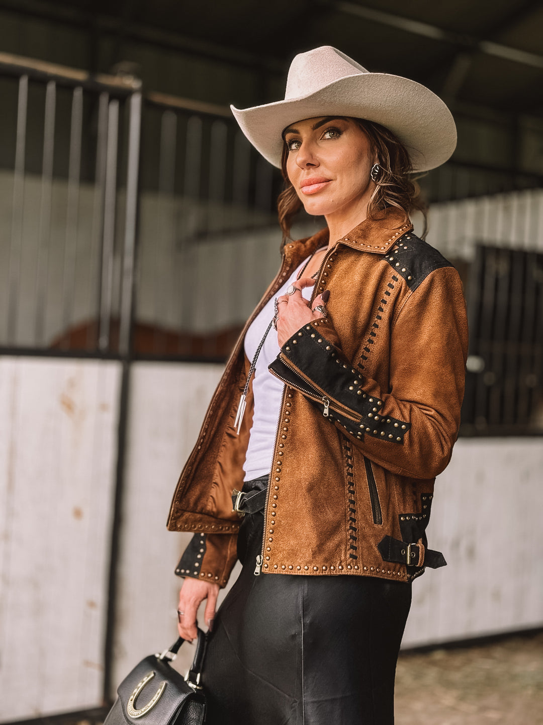 A jaqueta cravejada Scully