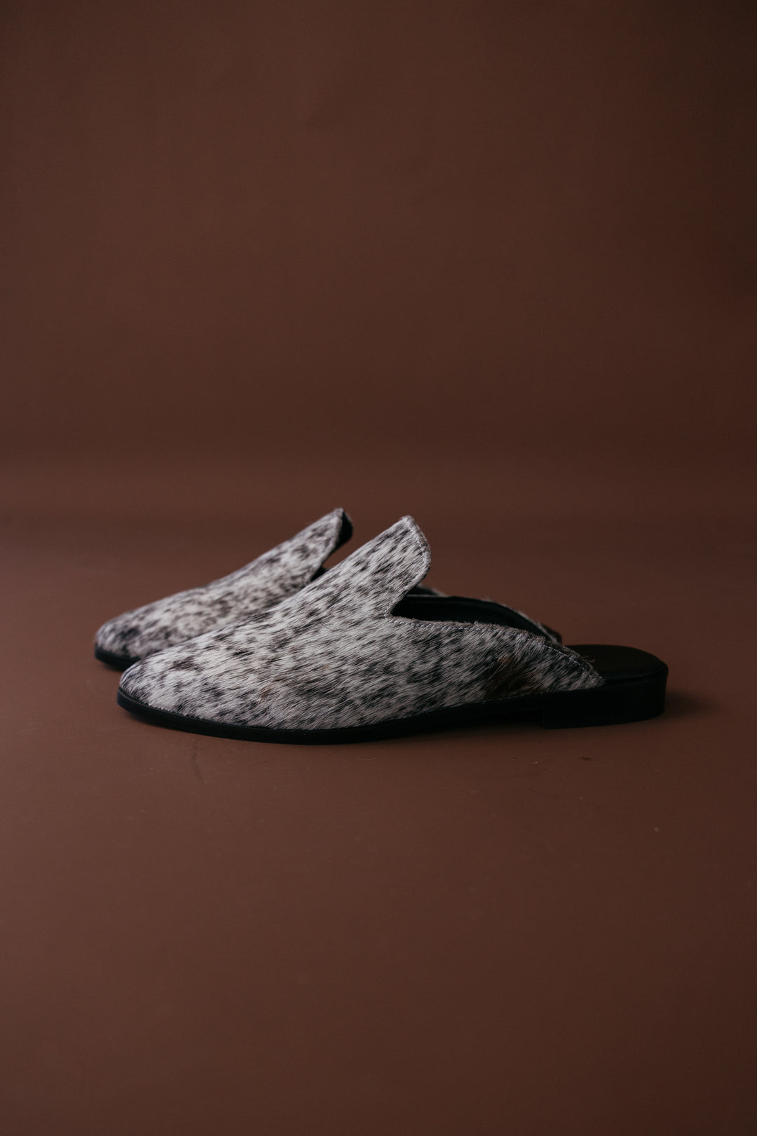 Adaire Cowhide Flat Mule - Blk/Wht