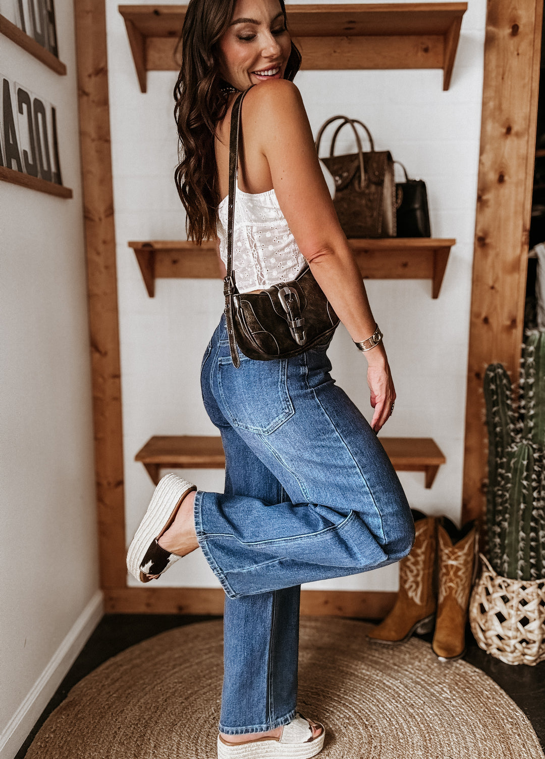 Calça jeans larga e esculpida de cintura alta