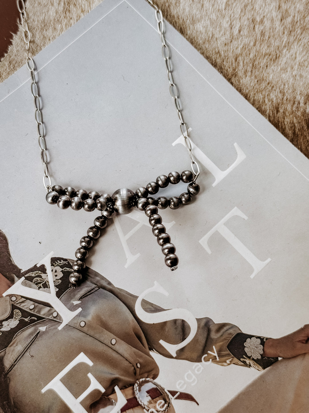 Pearl & Chain Bow Necklace