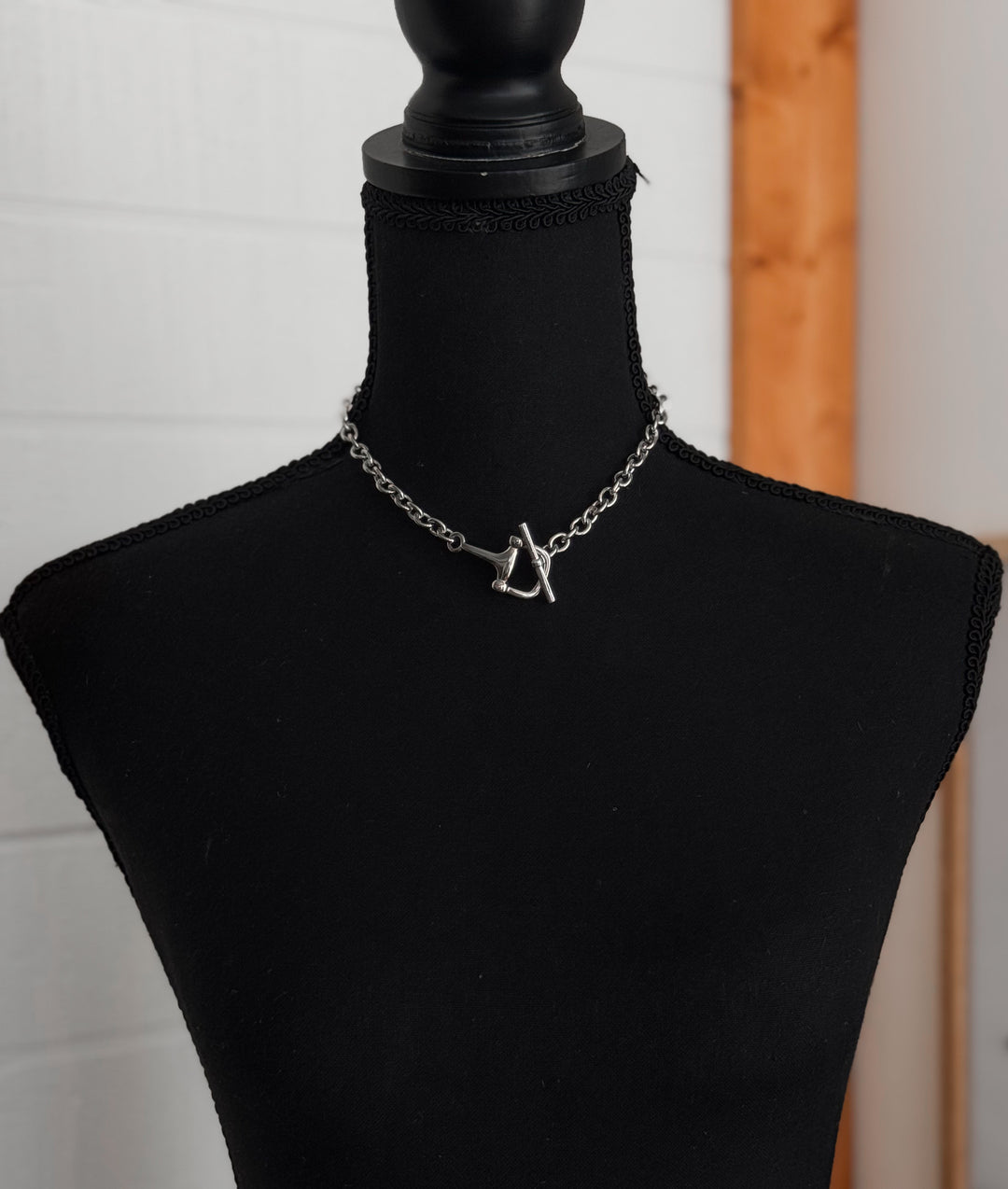 Horsebit Toggle Necklace - Silver