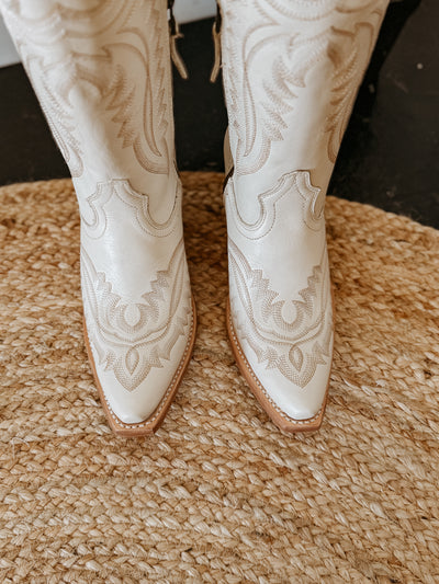 The Ariat Casanova Western Boots (Blanco)