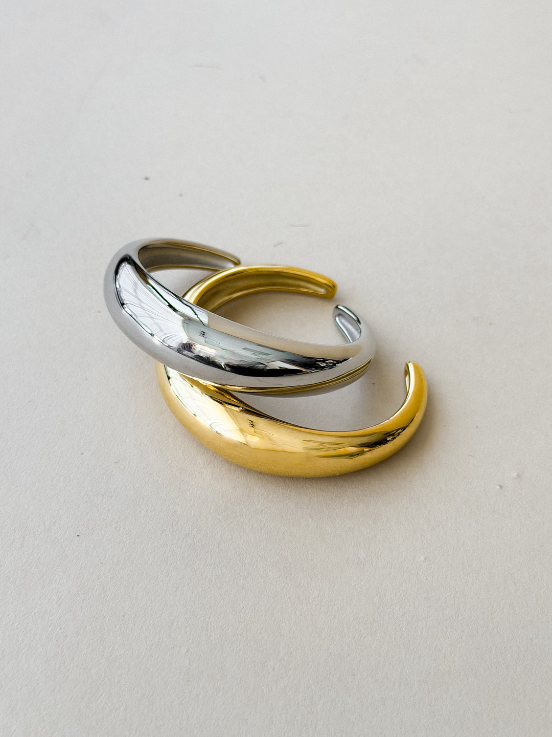 Glossy Cuff Bangle – 18K Gold Plated Stainless Steel