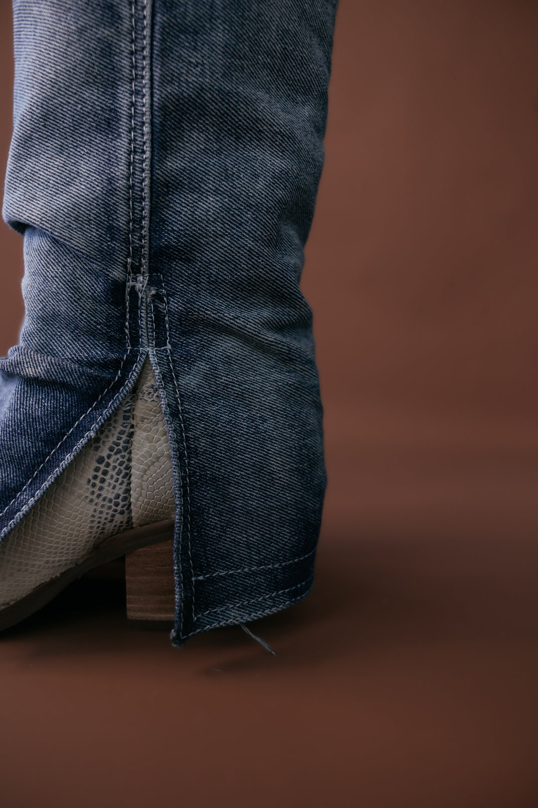 Botas Western Dingo Shabby Denim e Lizard com Relevo