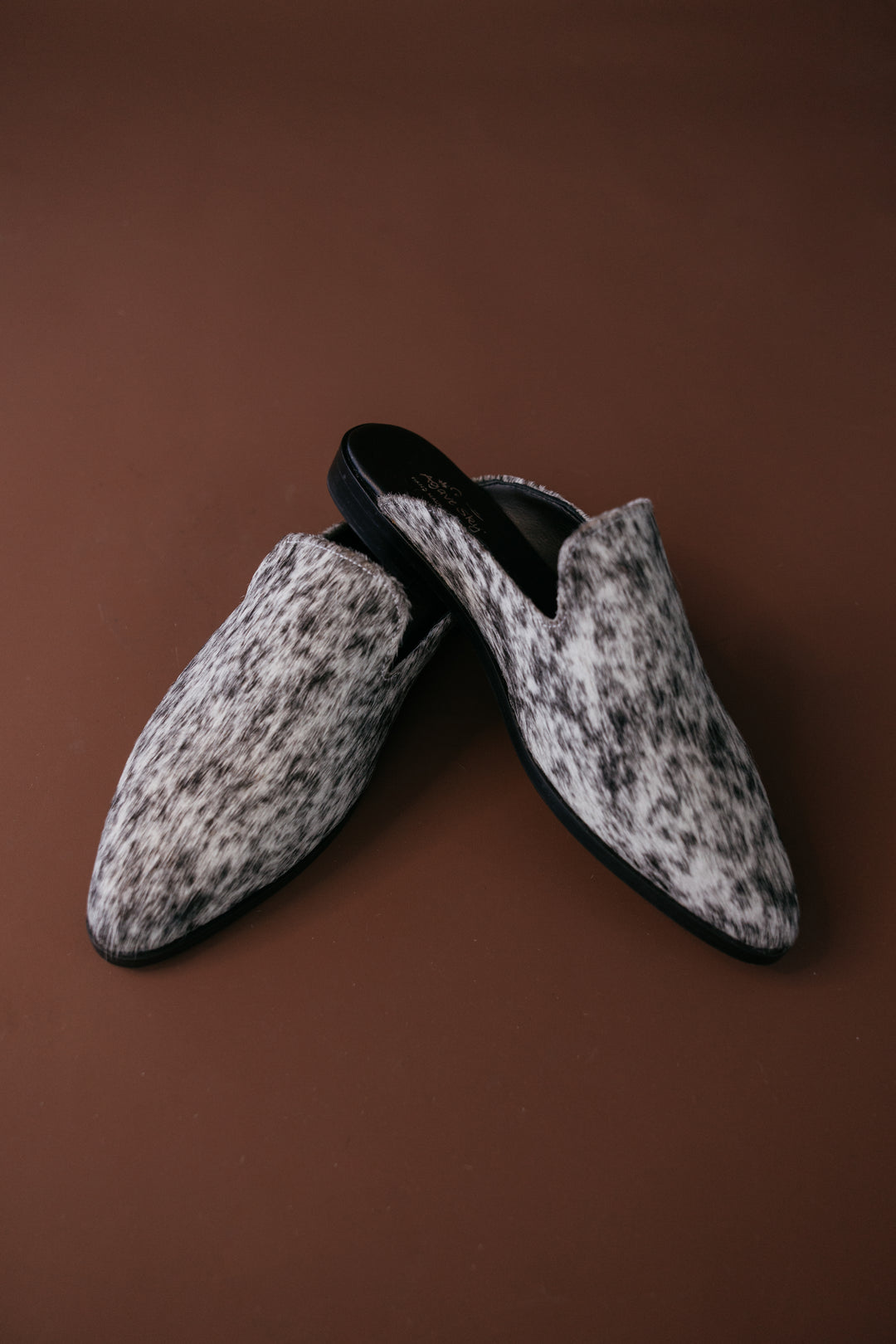 Adaire Cowhide Flat Mule - Blk/Wht