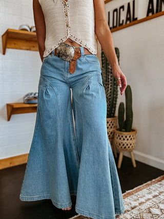 The Chaps Wide Leg Jeans (Light Wash)