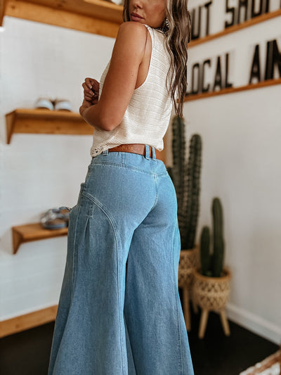 The Chaps Wide Leg Jeans (Light Wash)