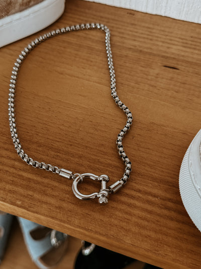 The Classy Horseshoe Necklace (Silver)