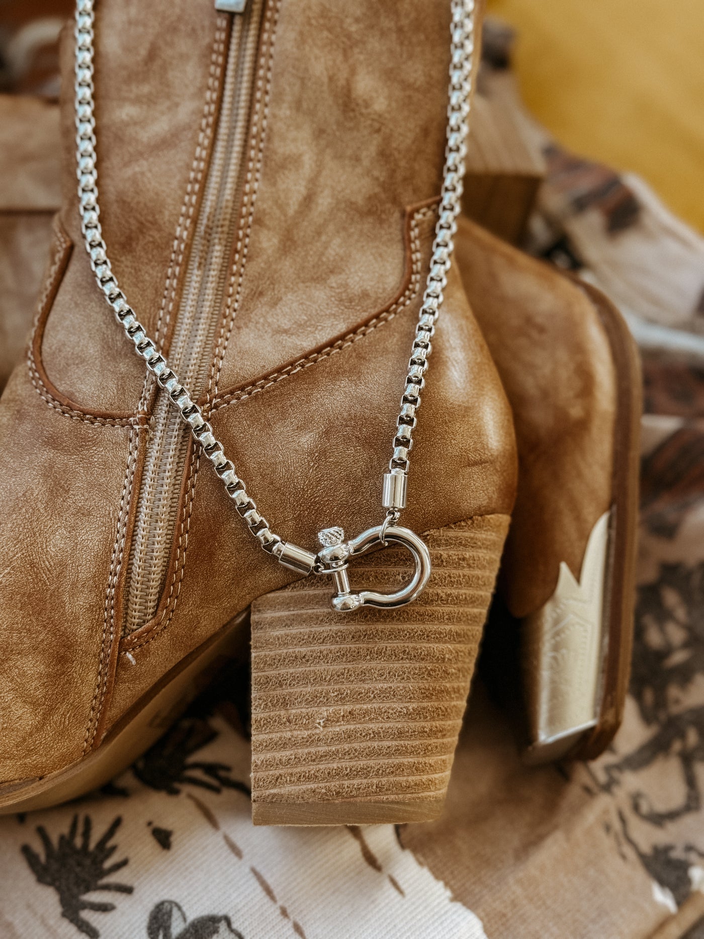 The Classy Horseshoe Necklace (Silver)