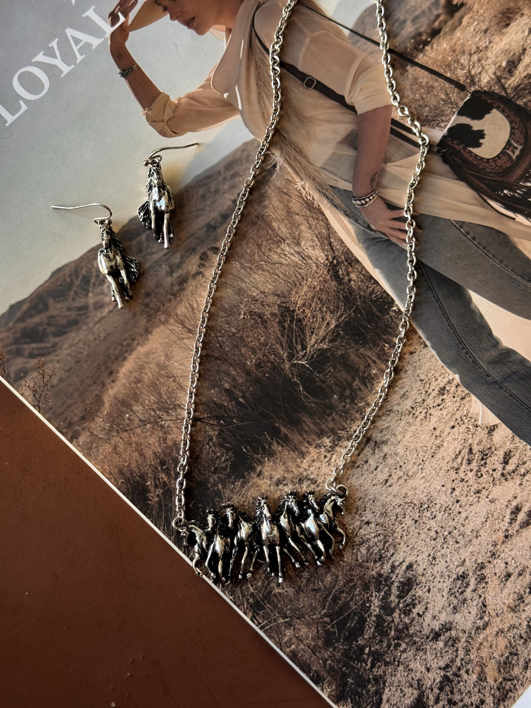Runnin' Horses Necklace Set