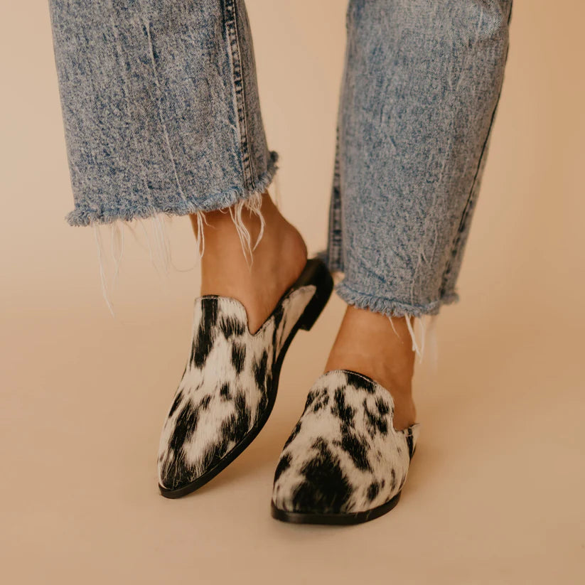 Adaire Cowhide Flat Mule - Blk/Wht