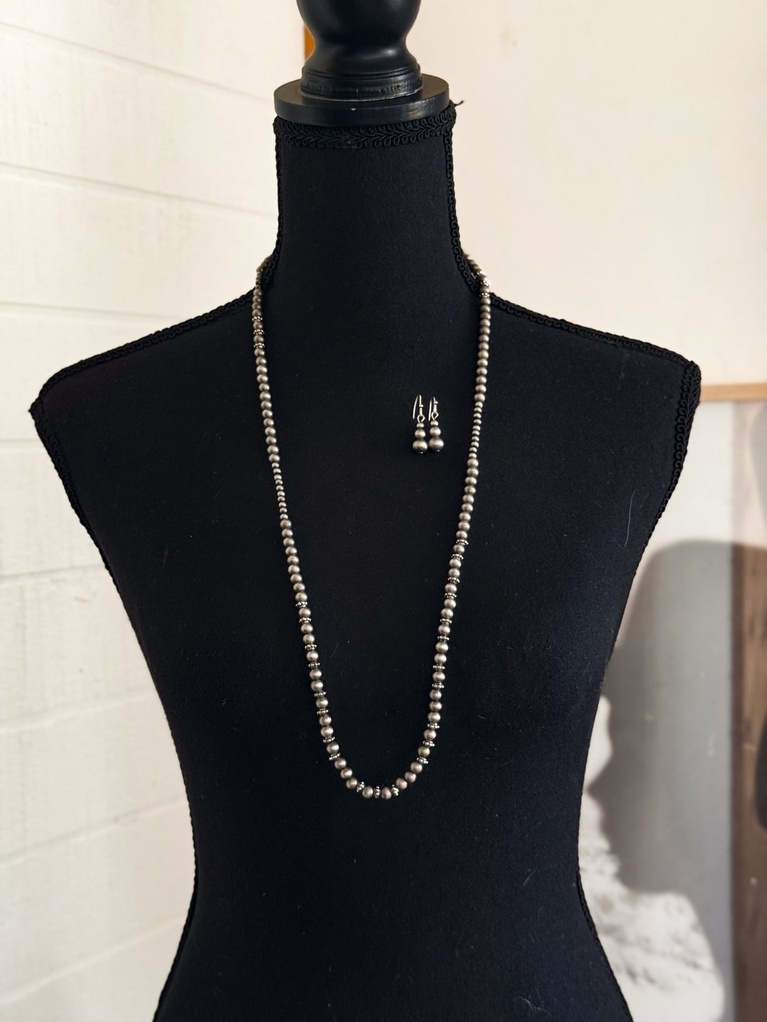 Silver n' Pearls Necklace Set