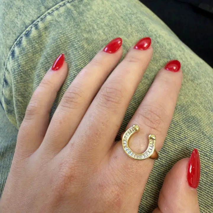Lucky Baguette Horseshoe Ring – Gold