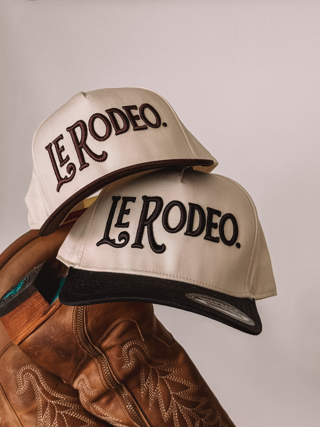 Cream women’s trucker hat with ‘Le Rodeo’ embroidery