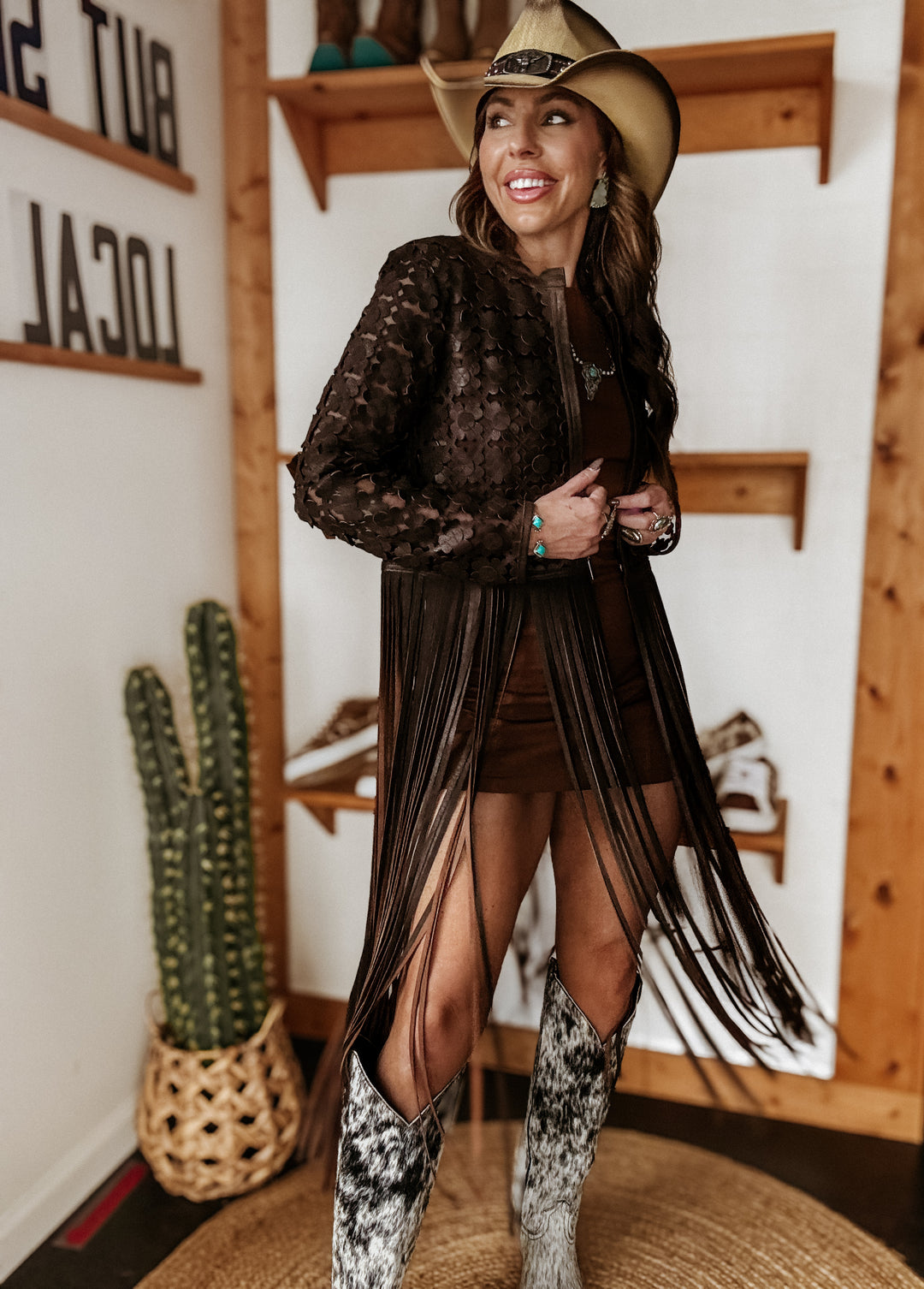 Model wearing brown suede fringe duster with cowgirl hat and boots – The Wild J
